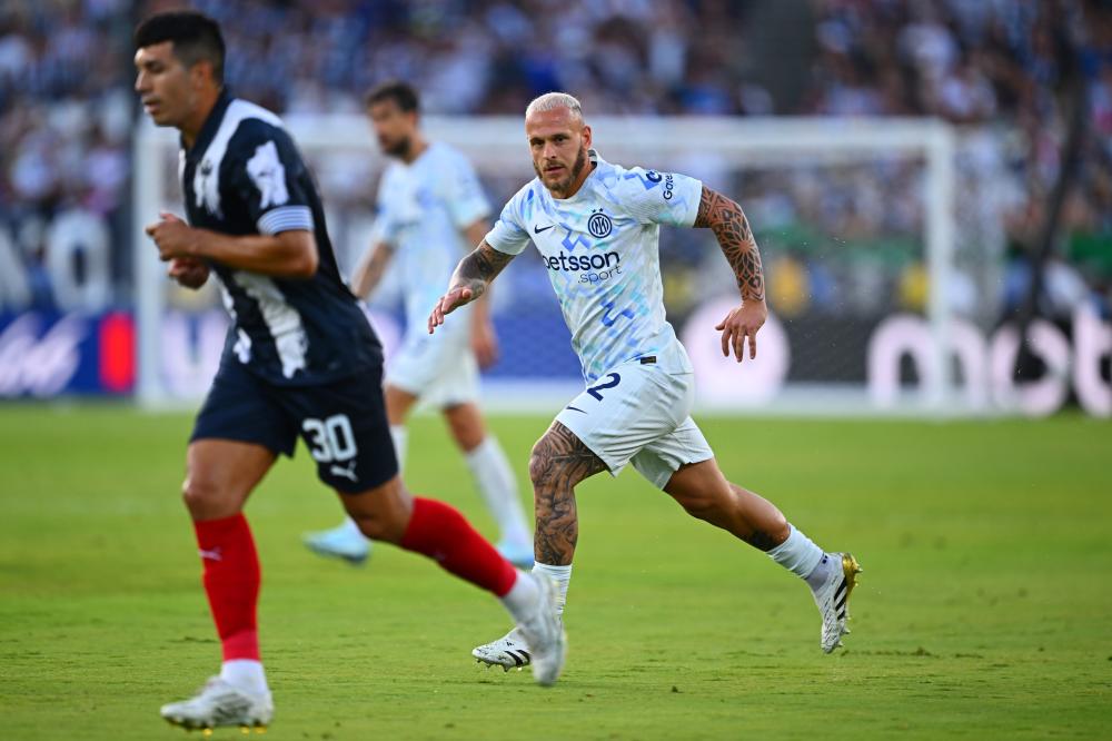 记者：徐彬可能外租葡萄牙，会考虑个人意愿；12月初回国集训